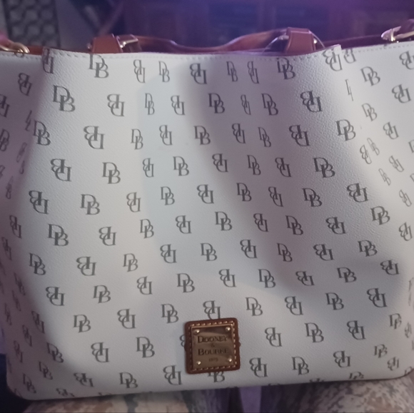 Dooney & Bourke Gretta Brenna Large Top Handle Red Valentine's Inside Bag NWT - Picture 2 of 11